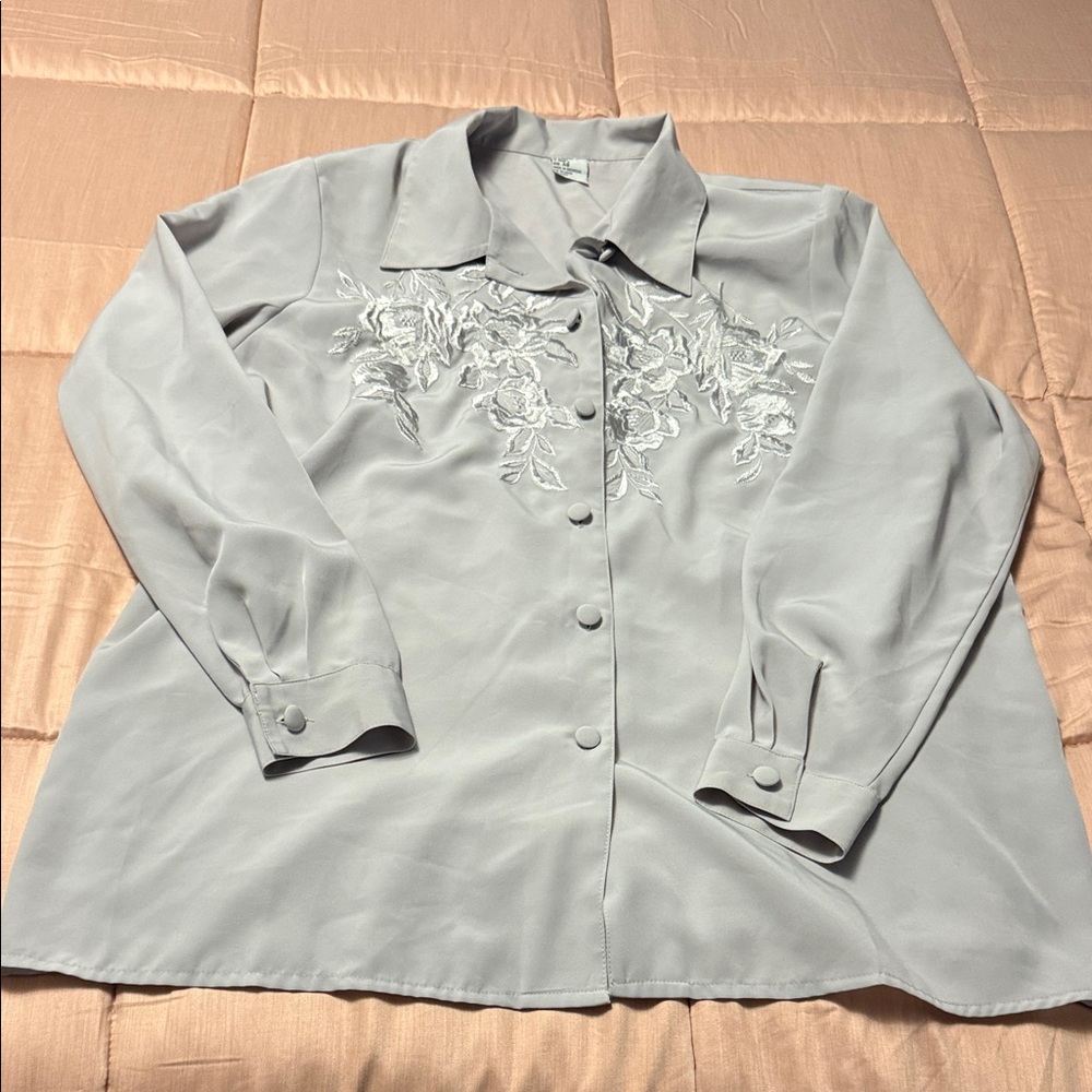 Vintage Chic Women's Button Down Shirt in Light Gray